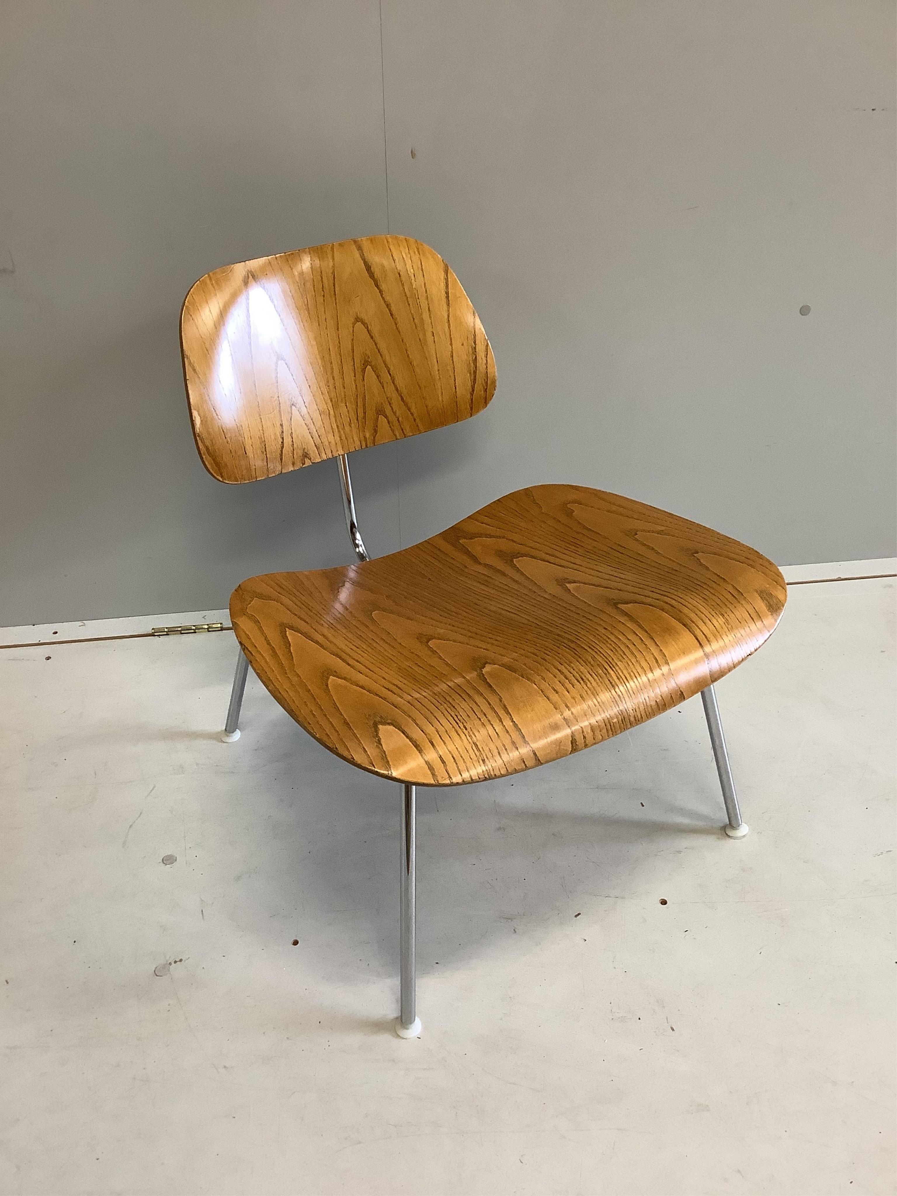 An Eames side chair, width 54cm, depth 64cm, height 62cm